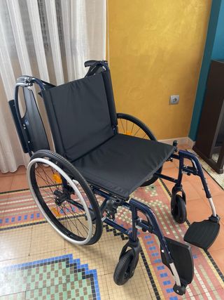 Silla de ruedas VERMEIREN, ancho especial.