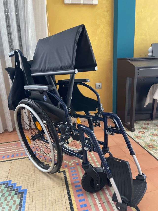 Silla de ruedas VERMEIREN, ancho especial.