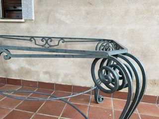 Mesa de forja antigua