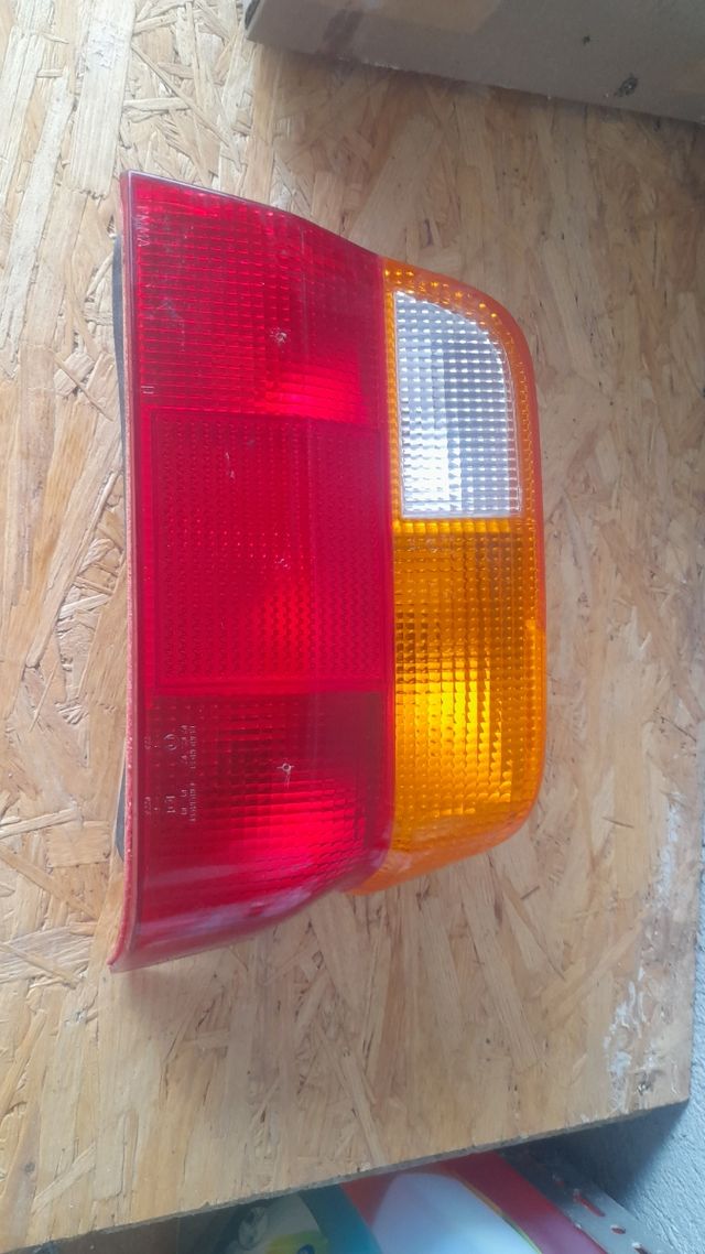 Foco trasero Ford Escort