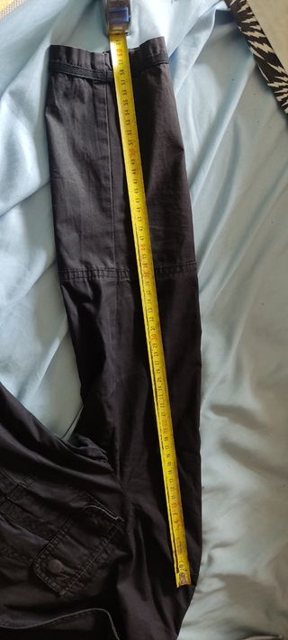 Camisa negra Adolfo Domínguez.