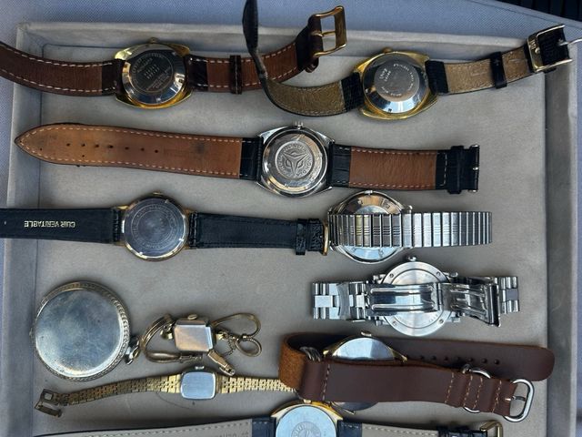 Relojes lujo a 200 euros cada uno

CADA UNO