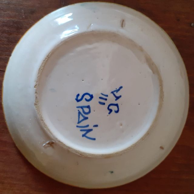 Maceta cerámica antigua con perros