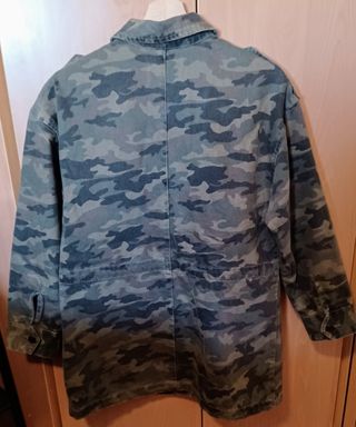 Chaqueta Stradivarius camuflaje XS