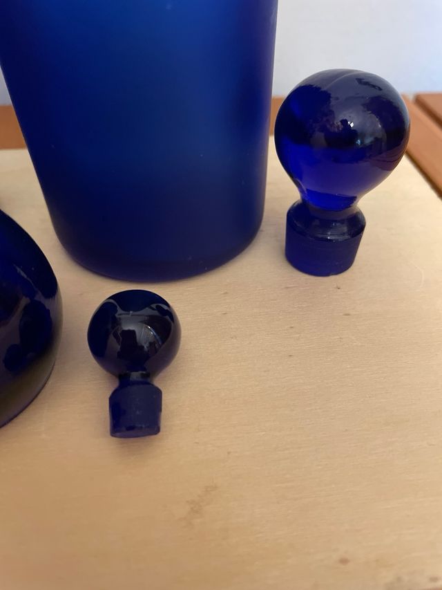 Conjunto de 3 garrafas azuis vintage da marca Sia.