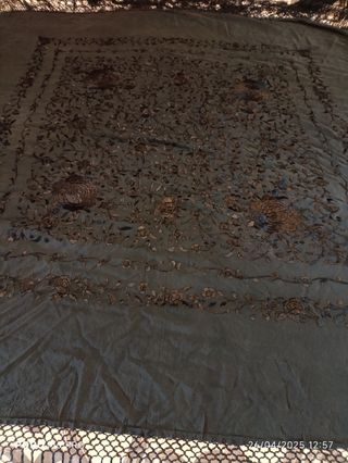 Mantón de Manila bordado