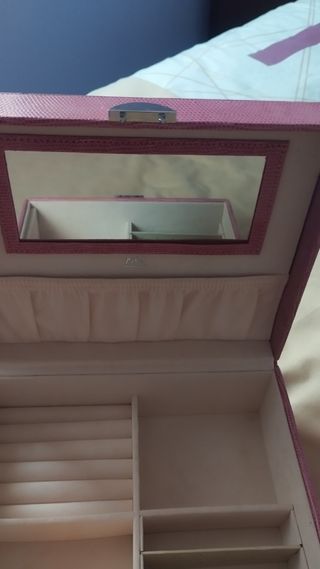 Joyero con muchos departamentos