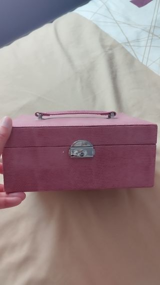 Joyero con muchos departamentos