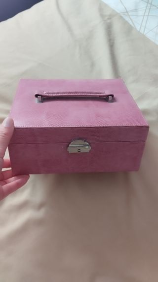 Joyero con muchos departamentos