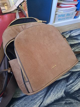 Bolsos (Uno de Tommy Hilfiger) y variados