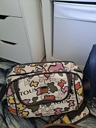 Bolsos (Uno de Tommy Hilfiger) y variados