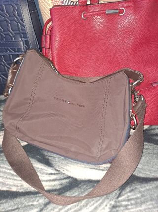 Bolsos (Uno de Tommy Hilfiger) y variados