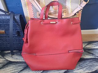Bolsos (Uno de Tommy Hilfiger) y variados