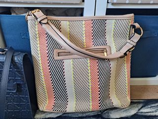 Bolsos (Uno de Tommy Hilfiger) y variados