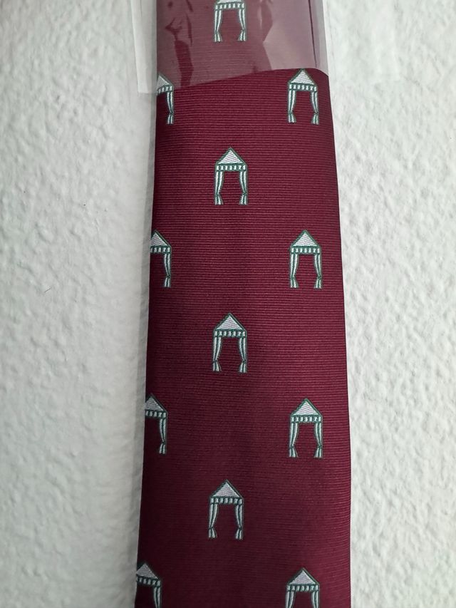 Corbata burdeos caseta feria