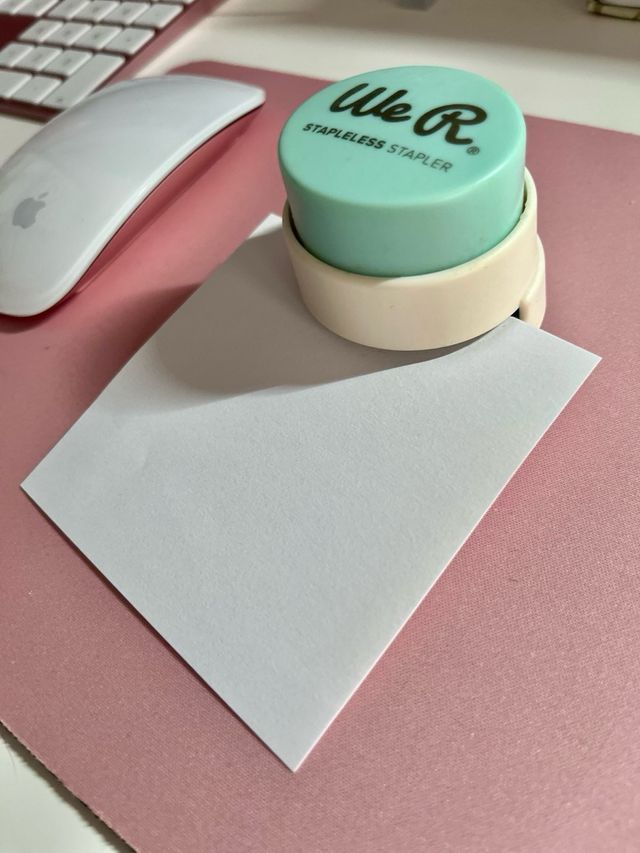 Grapadora sin grapas.
