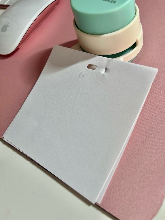 Grapadora sin grapas.
