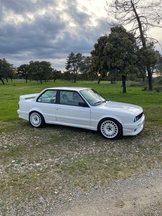 BMW e30 325i