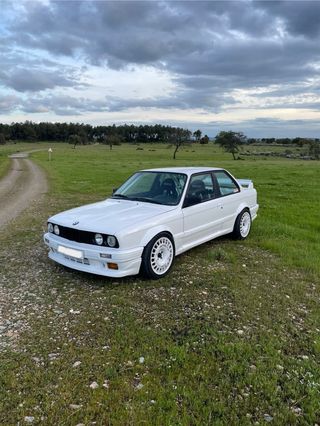 BMW e30 325i
