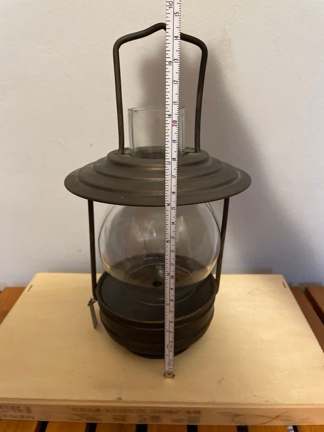 Quinqué vintage de metal e vidro