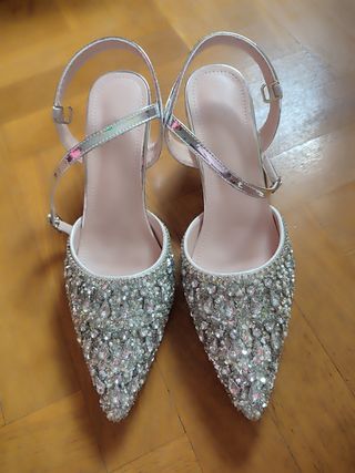 Zapatos tacón plata brillantes. No hago envíos