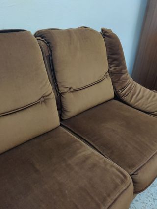 Sofá marrón dos plazas seminuevo