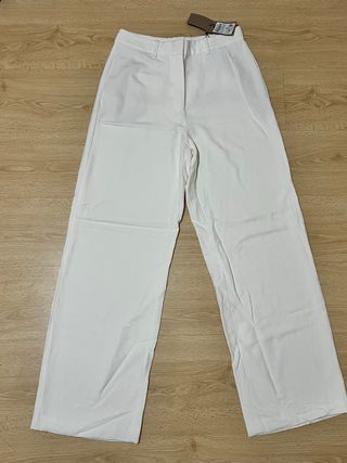 Pantalón de traje blanco de Massimo Dutti