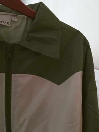 Cazadora WE/JL verde y blanca