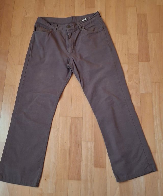 Pantalones chinos de hombre marrones marca Lee