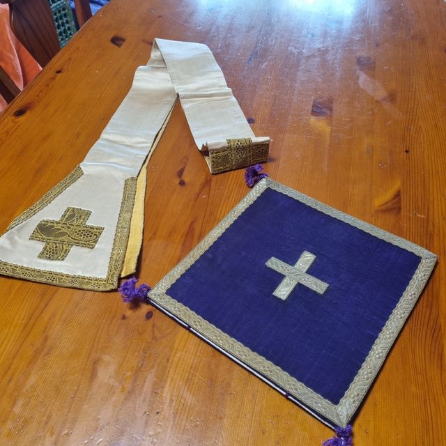 Lote litúrgico religioso antigo