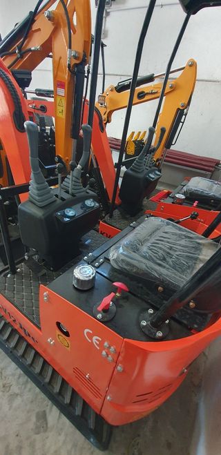 MINI EXCAVADORA JPC KV12