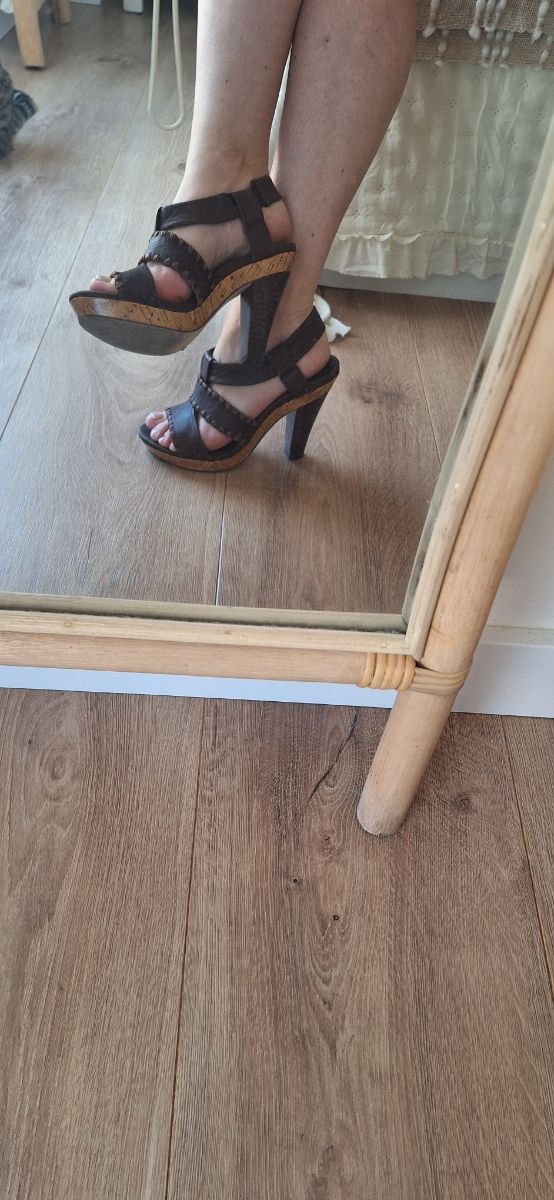 Sandalias tacón piel 37 Bimba y Lola