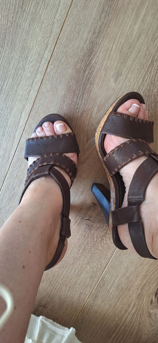 Sandalias tacón piel 37 Bimba y Lola