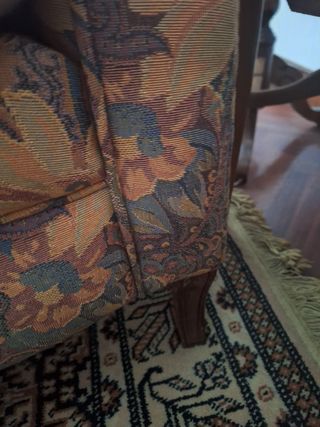 Sofá 2 plazas vintage floral patas madera maciza