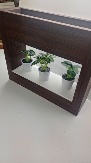 Porta piante in legno - marrone e bianco