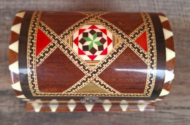 Cofre taracea madera multicolor