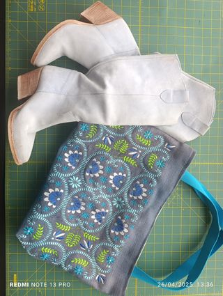 Set borsa artigianale e stivale in suede