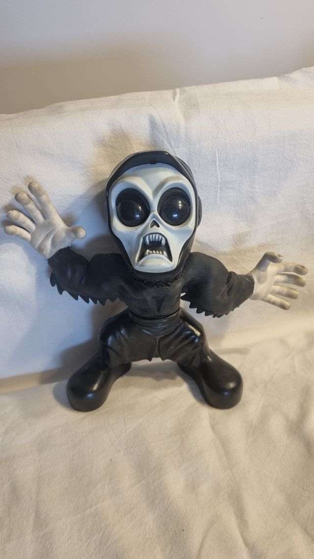 muñeco monster scary movie