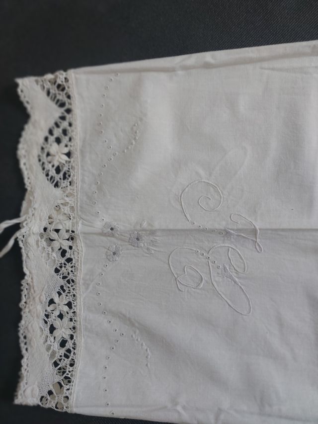 Funda almohada antigua bordada 