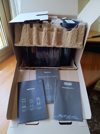 Cafetera Nespresso Vertuo Plus mod. DeLonghi negra