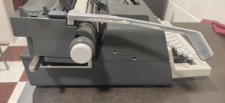 Maquina de escribir Olivetti Linea 98.