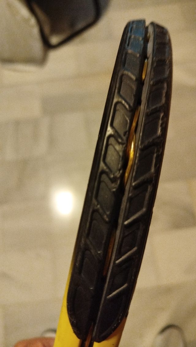  Raqueta tenis WILSON.