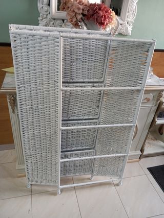 PRECIOSO MUEBLE AUXILIAR -TOALLERO. VINTAGE