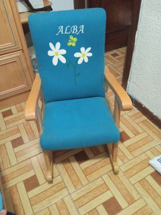 Mecedora infantil con nombre de Alba