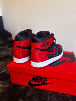 Nike Air Jordan 1 High OG Satin Bred (NUEVAS)