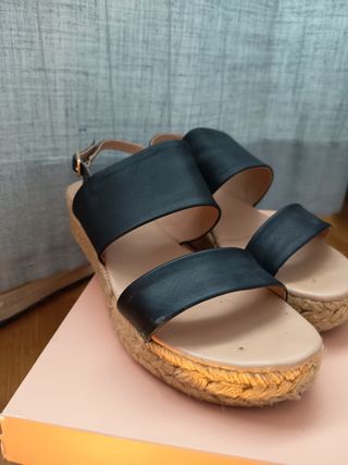 sandalias de piel y esparto