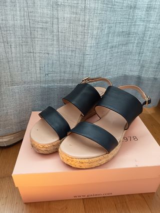 sandalias de piel y esparto
