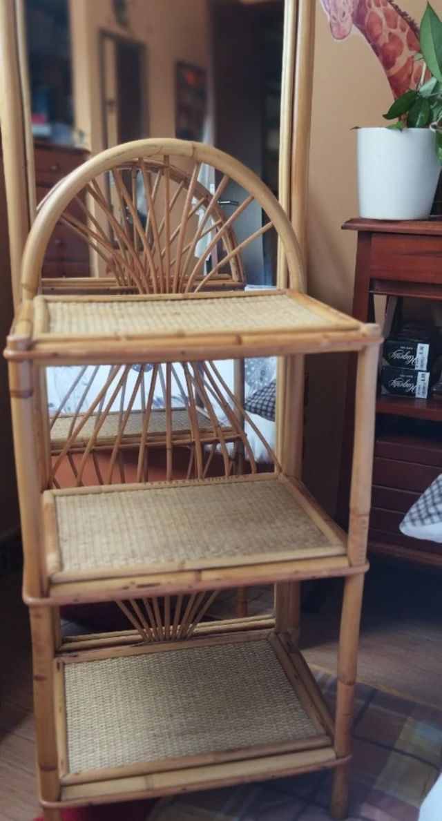 Cabecero, espejo, mesita  beige