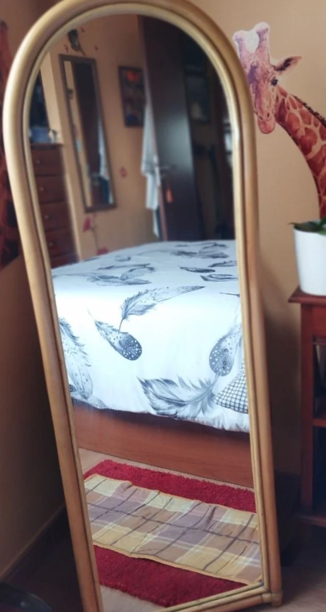 Cabecero, espejo, mesita  beige