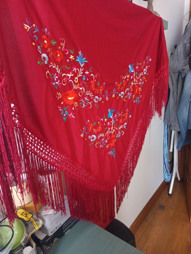 Mantón Sevillana Rojo - Bordado